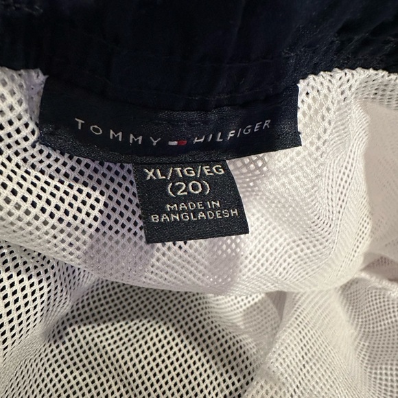 NWT Tommy Hilfiger big kids flag board shorts - Picture 3 of 3